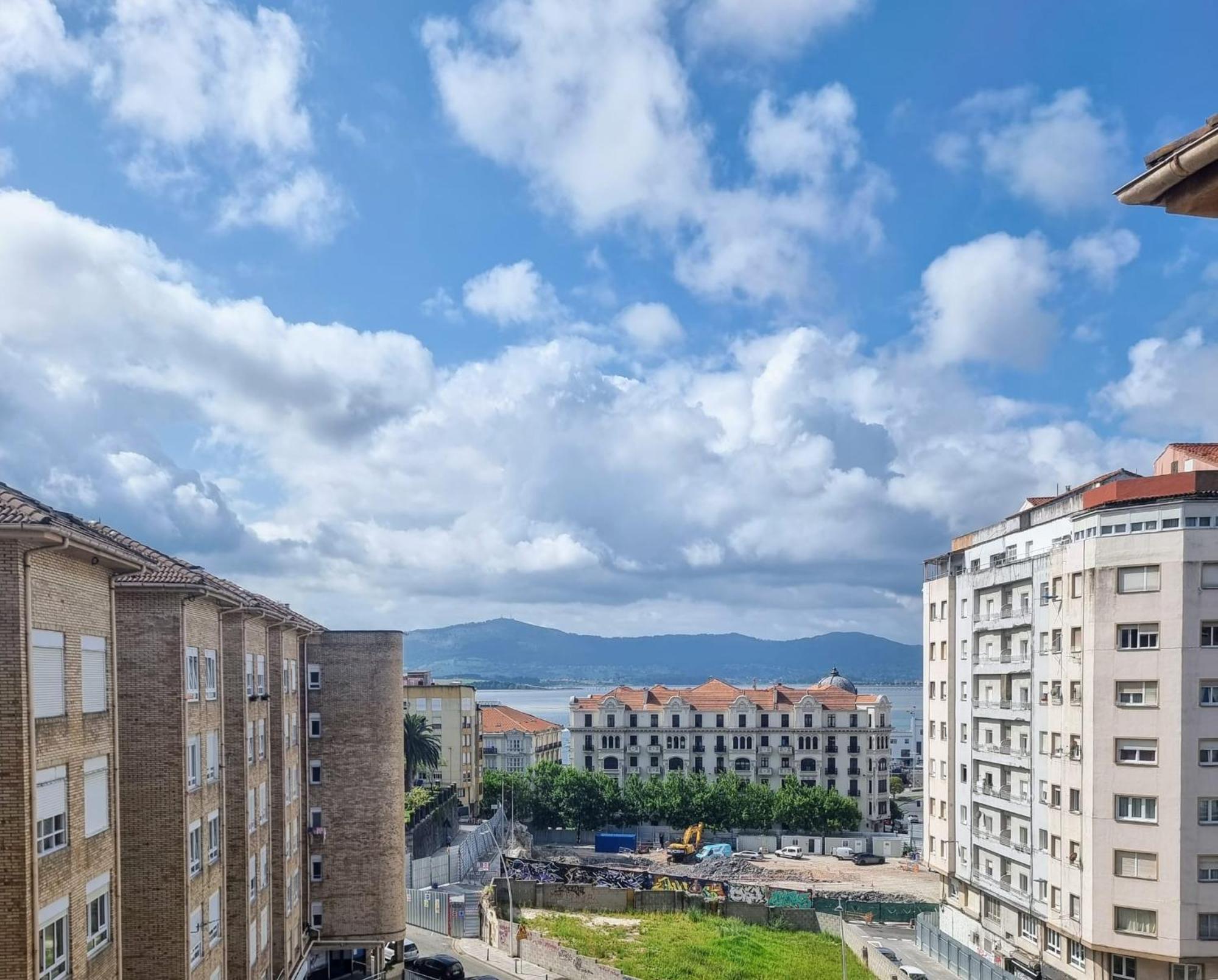 Habitacion Privada Al Lado De La Bahia De Santander Apartment Bagian luar foto